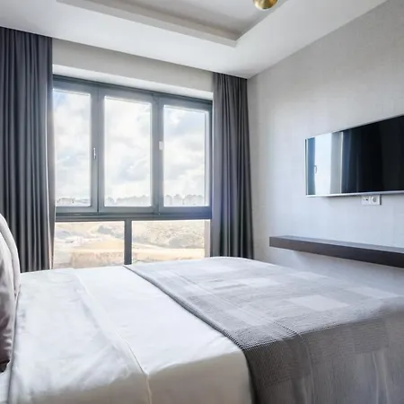 Apartment Grand By Newinn