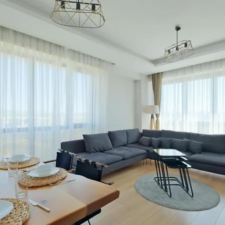 Apartment Grand By Newinn