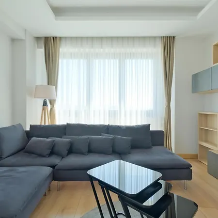 Apartment Grand By Newinn