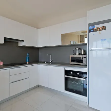Apartment Grand By Newinn